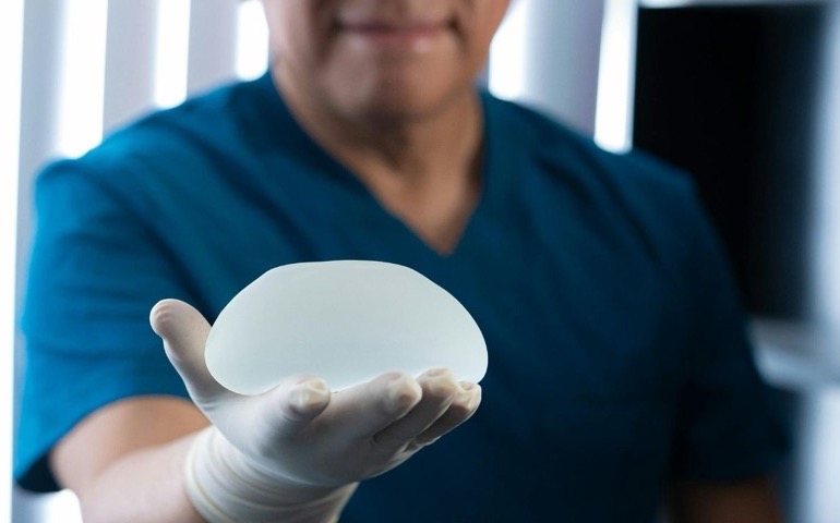 Retiro de implantes mamarios en CDMX